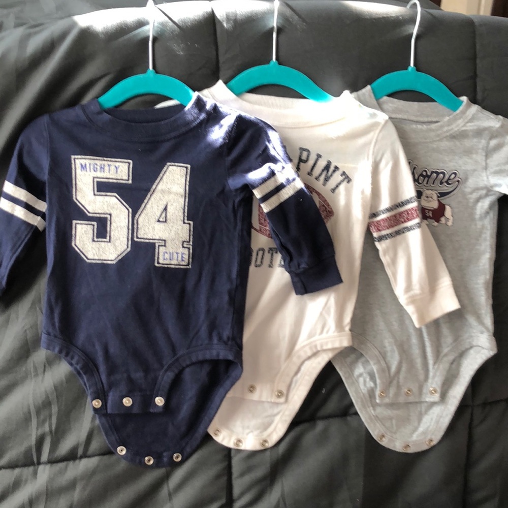 Carter’s football and varsity l/s onsie set